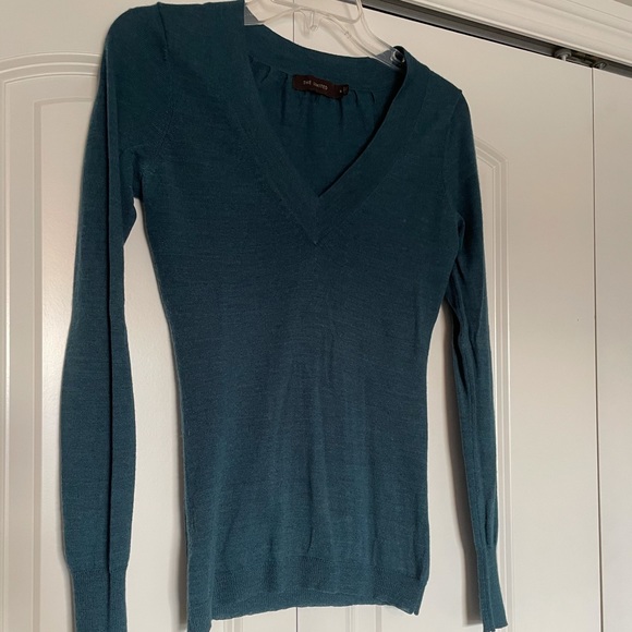 Small green Vneck sweater from The Limited - Picture 6 of 7